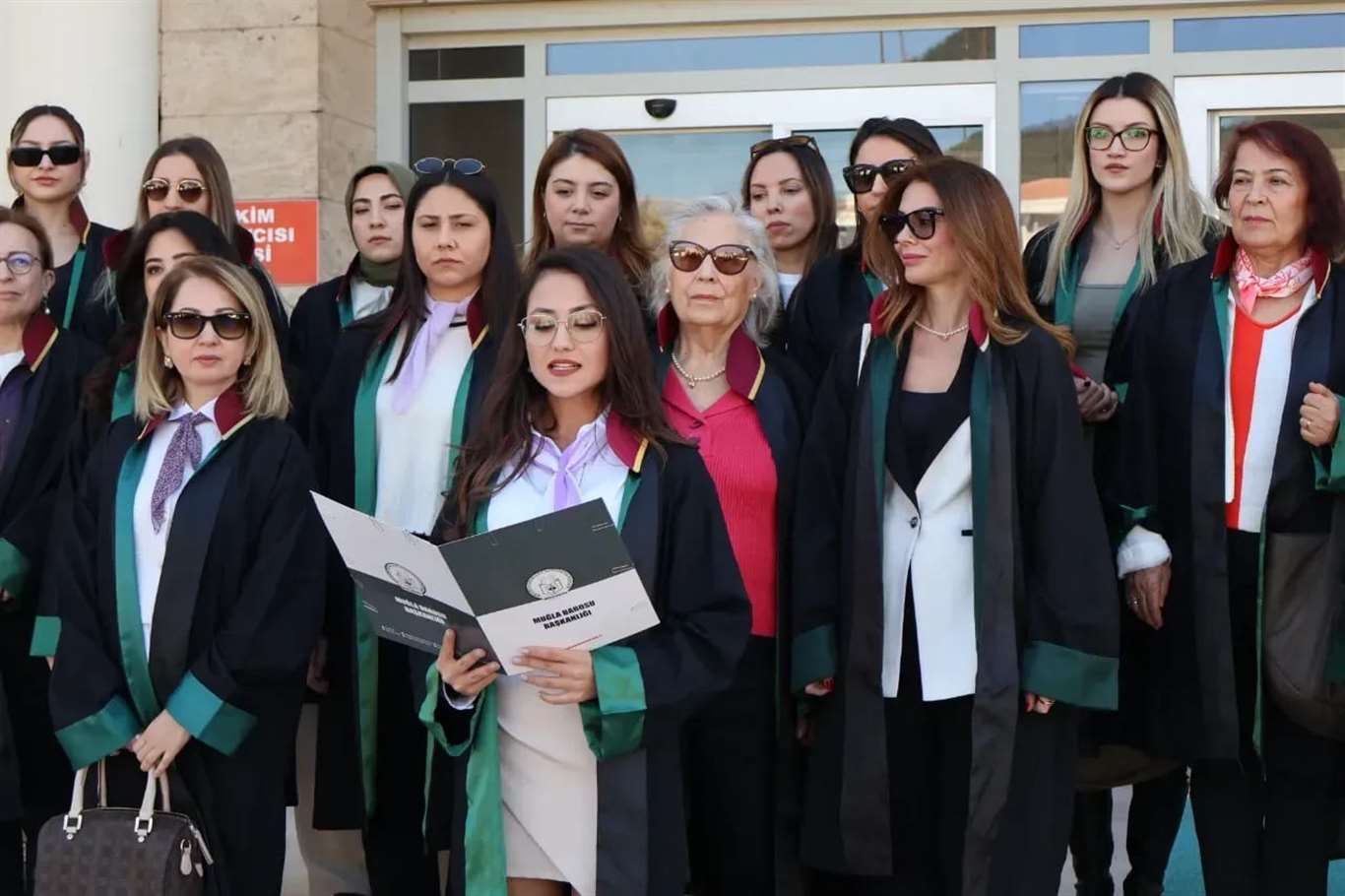          Muğla Barosu'ndan kadın hakime silahlı saldırıya tepki haberi